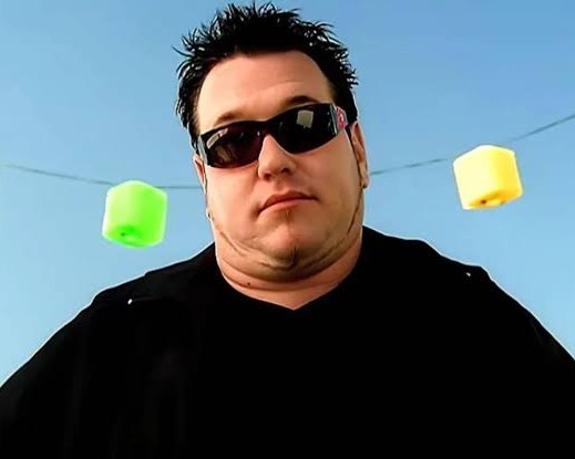 Nobody wears All Stars in the All Star music video :(